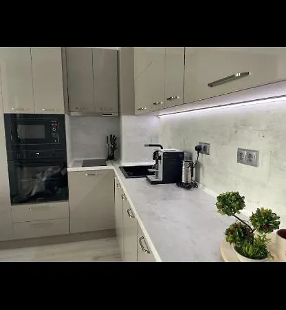 아파트 Brand New First Line Sea View 1 Bedroom *