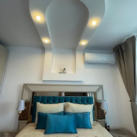 아파트 Brand New First Line Sea View 1 Bedroom *